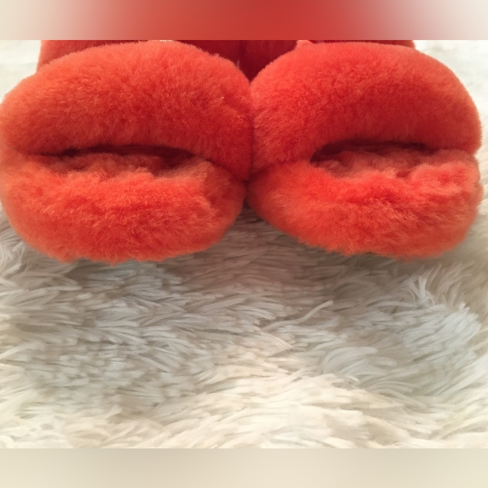 UGG Women's Fluff Yeah Slide Slippers - LIKE NEW CONDITION! - Picture 5 of 12